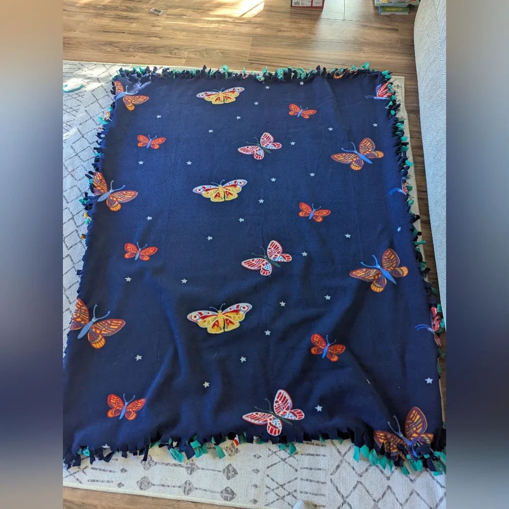 Like New Fleece Butterfly blanket 64x52 Navy And Green.